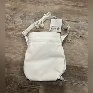 New with tags! Water Bottle Crossbody Bag 2.5L white
